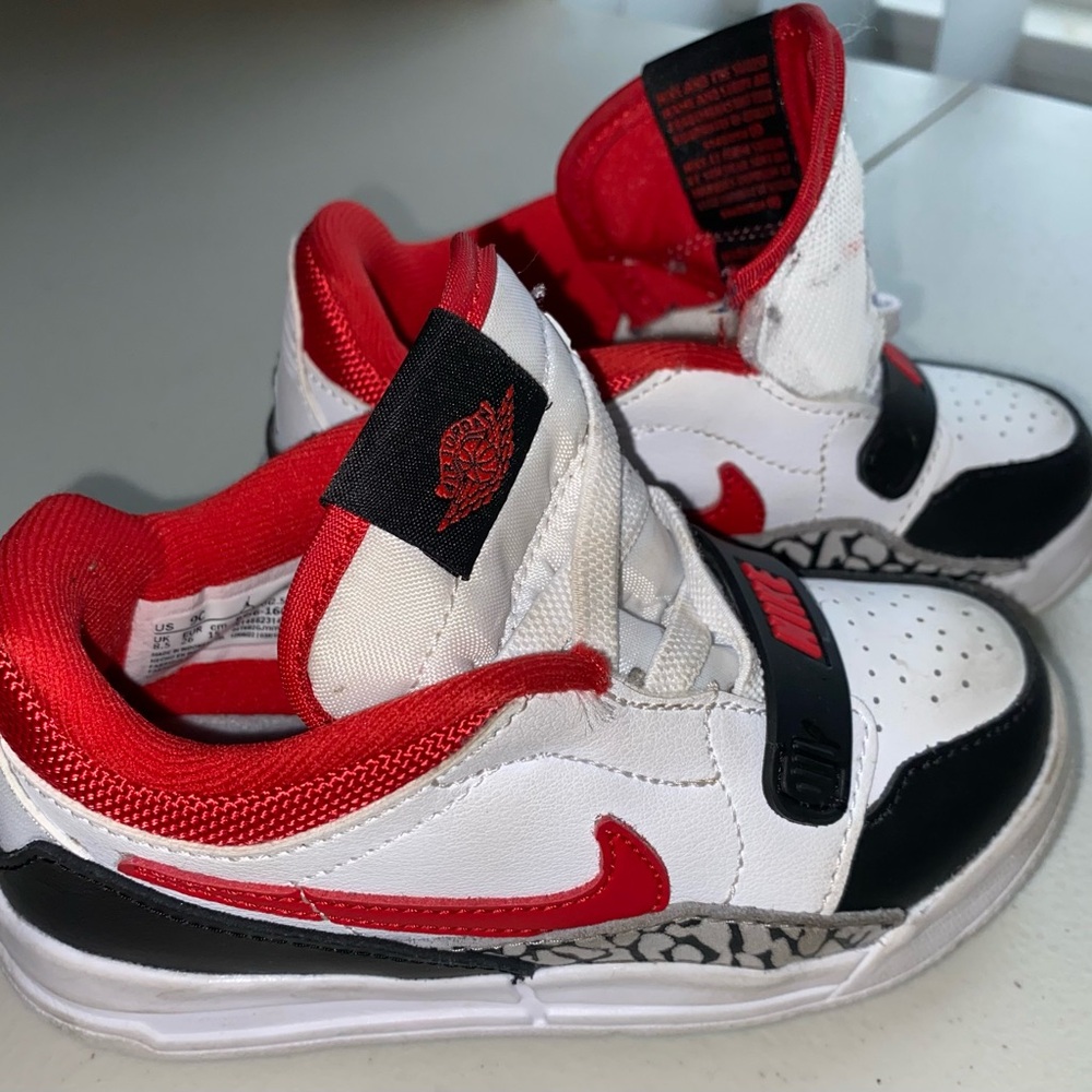 Used boys 9c Nike Shoe